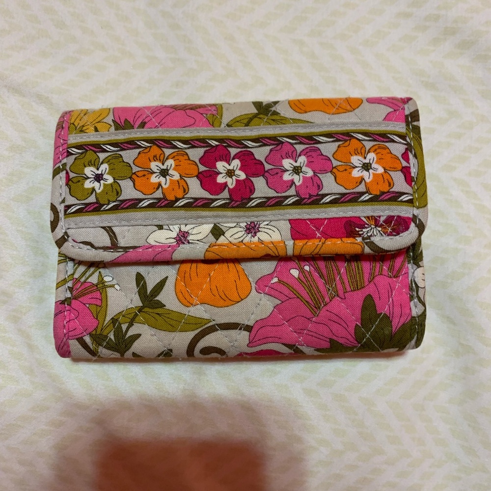 ***** SOLD ******* NEVER USED VERA BRADLEY WALLET